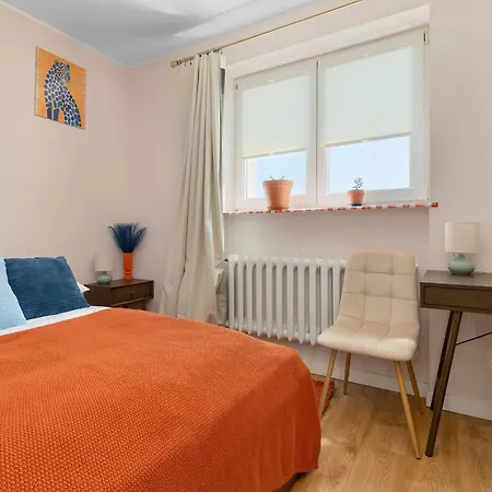 Spacious In With Balcony, Desk And Bathtub By Renters Gdańsk