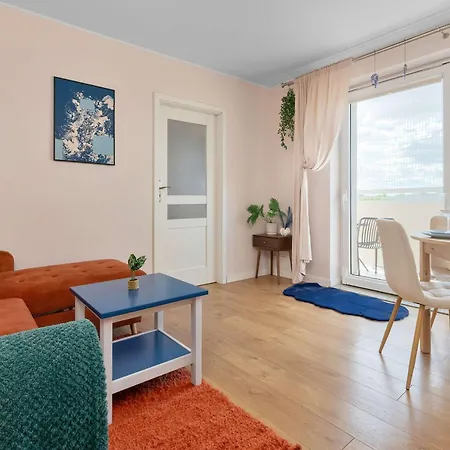 Spacious In With Balcony, Desk And Bathtub By Renters Appartement *