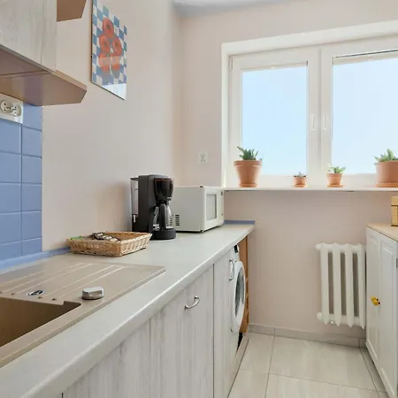 Spacious In With Balcony, Desk And Bathtub By Renters Appartement Gdańsk