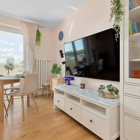 Spacious In With Balcony, Desk And Bathtub By Renters Gdańsk