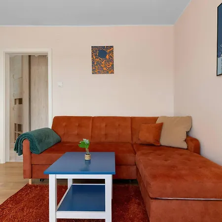Spacious In With Balcony, Desk And Bathtub By Renters Appartement Gdańsk