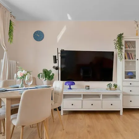 Spacious In With Balcony, Desk And Bathtub By Renters Gdaňsk