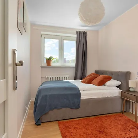 Spacious In With Balcony, Desk And Bathtub By Renters Gdańsk