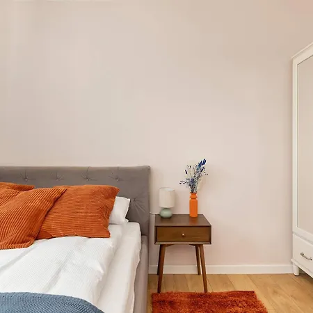 Appartement Spacious In With Balcony, Desk And Bathtub By Renters