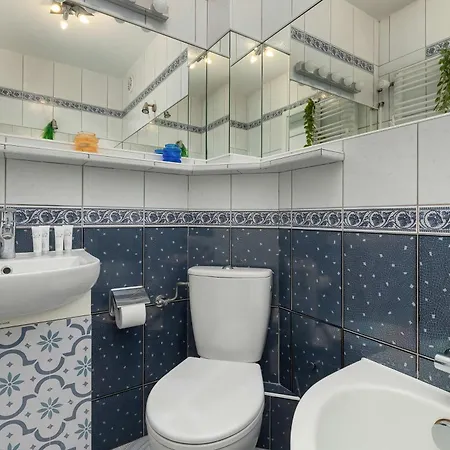 Spacious In With Balcony, Desk And Bathtub By Renters Gdańsk